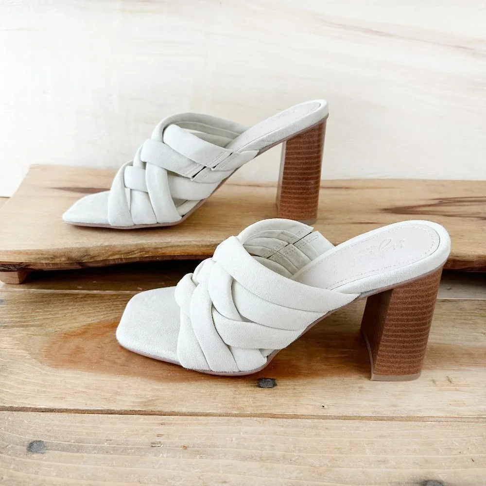 NWOB Journee Collection Signature Lyddie Cream Block Heel Sandal Size 8.5